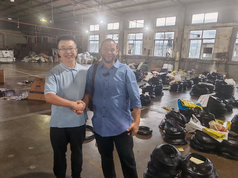 Klienci z Sierra Leone bardzo chwalili naszą zdolność produkcyjną i jakość produktu podczas wizyty w fabryce